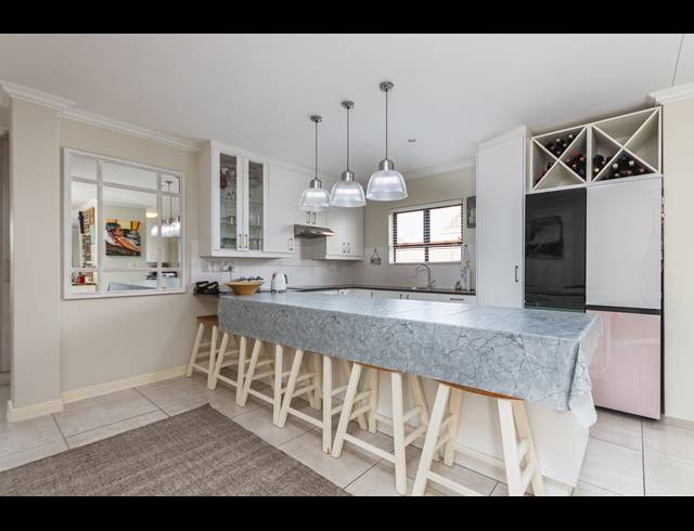 3 BEDROOM FREESTANDING TO LET IN SUNNINGDALE